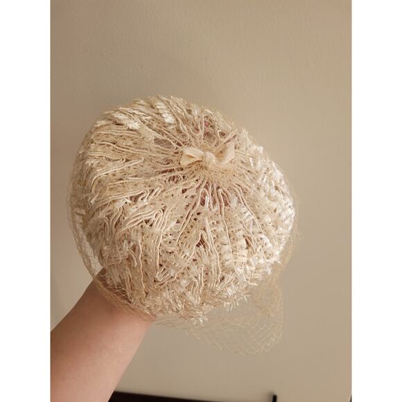 Vintage Cream Pillbox Hat with Netting - Picture 5 of 6
